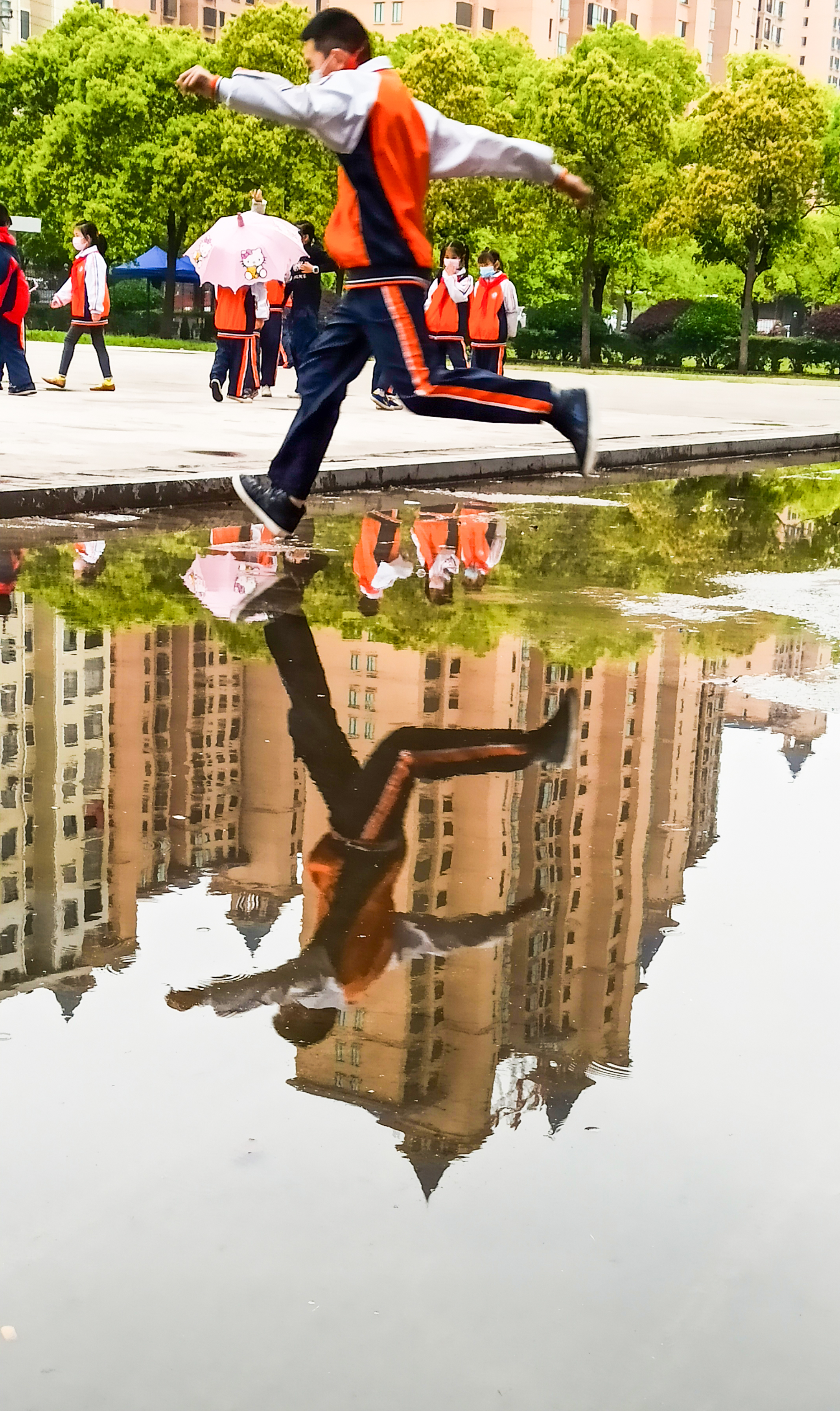 水洼影子拍摄,水洼倒影拍摄教程