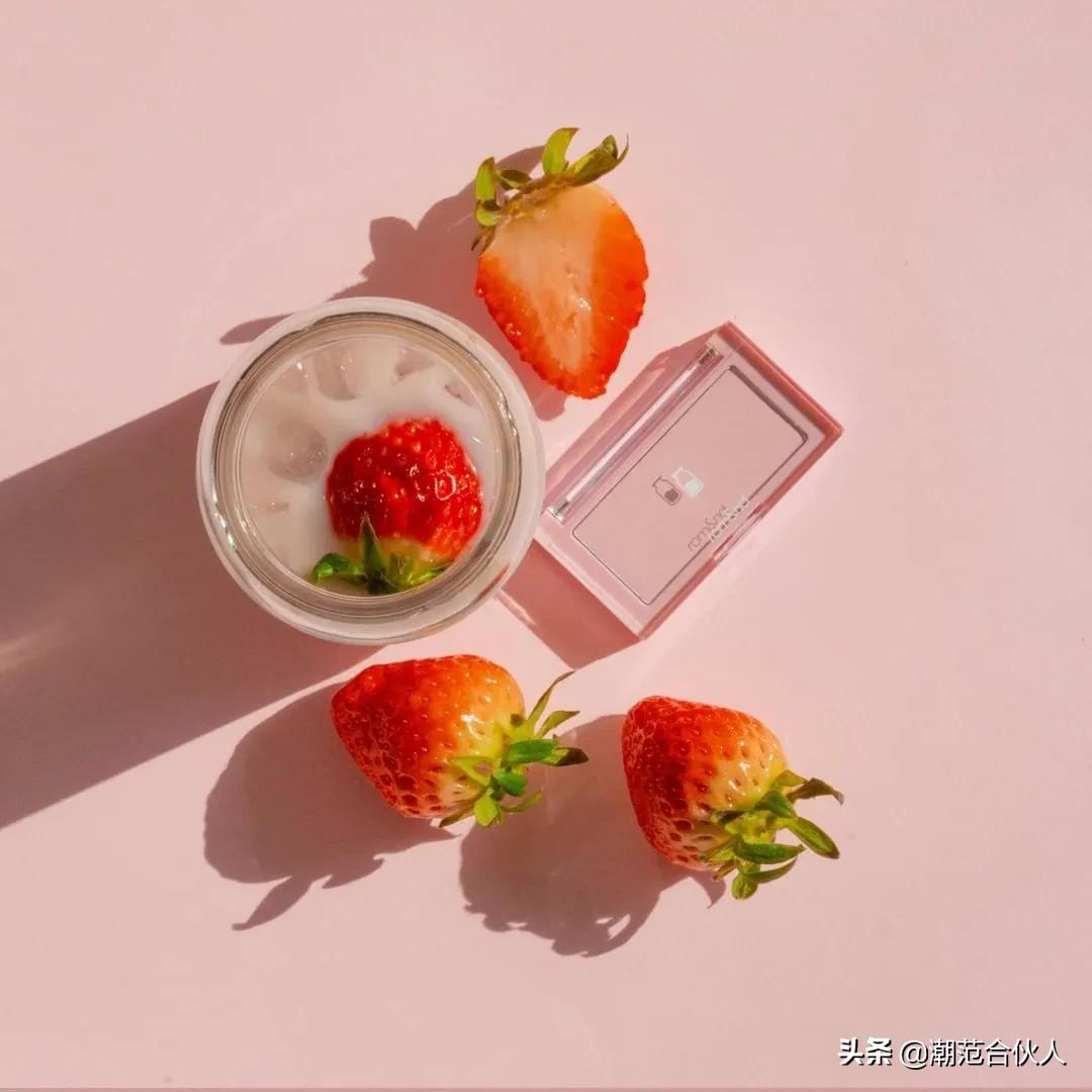 李佳琦omg这个产品也太好用了吧,李佳琦被称为美妆界的代名词