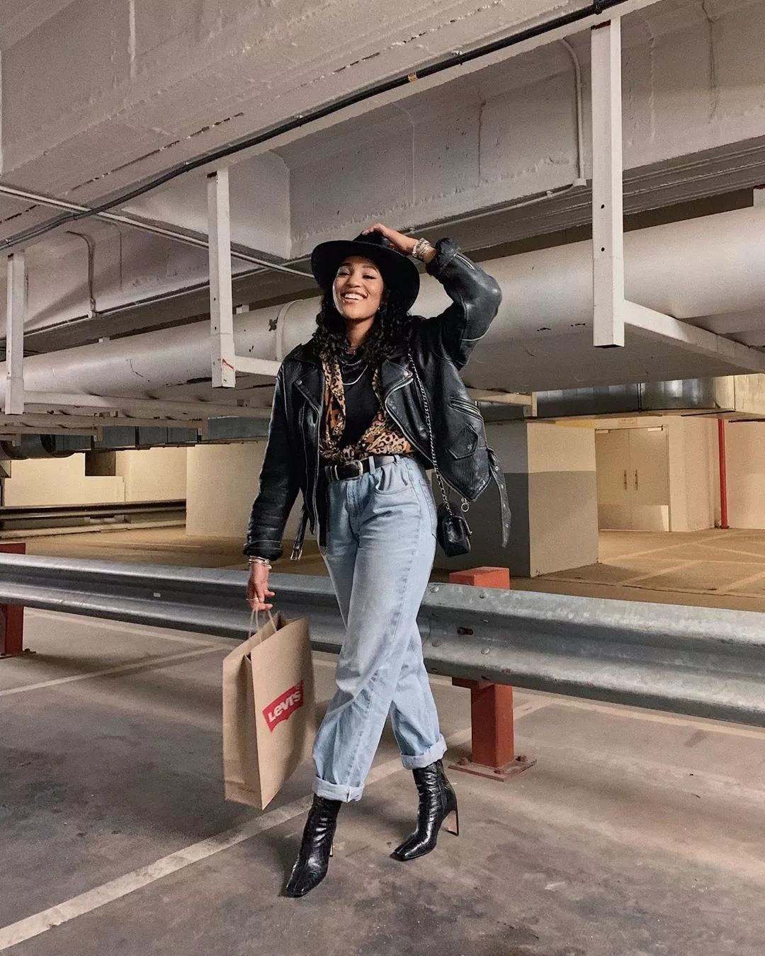 看见今年秋冬必入的第一双靴子，我方了……