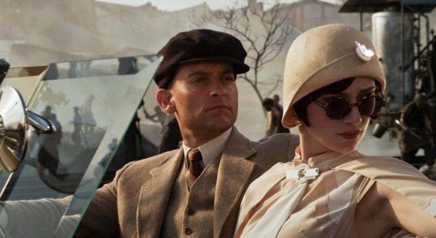 《了不起的盖茨比》：美貌的黛西被金钱异化，过着漫漫“幸福”路