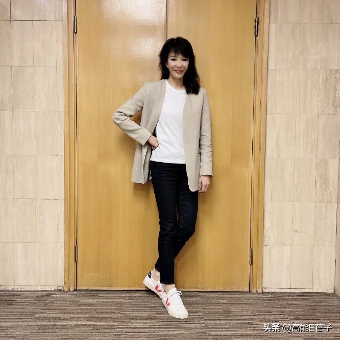 郑裕玲单身后的生活,郑裕玲有过一段婚姻