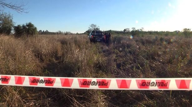 阿根廷12岁男孩上学途中被杀身中30多刀，父母离婚相互指责