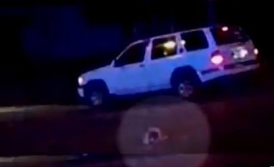 小朋友高速上不系安全带被甩出车,小孩没系安全带被甩出车视频