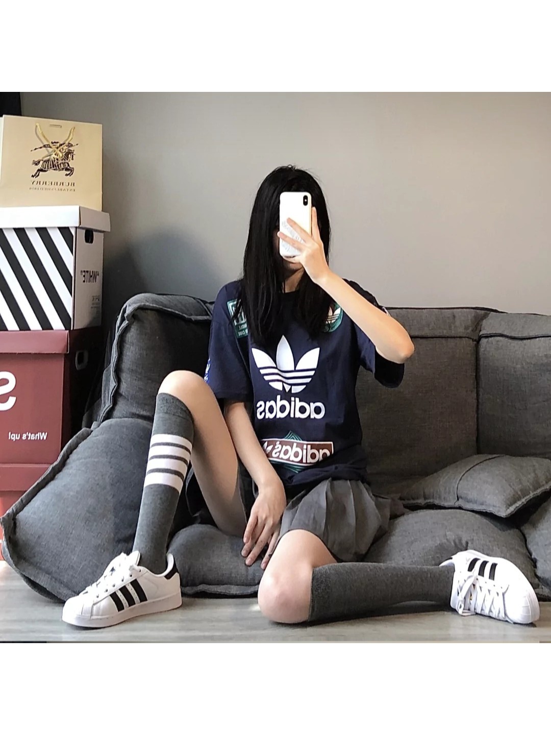 阿迪短袖搭配白色裙子,阿迪贝壳头穿搭裙子