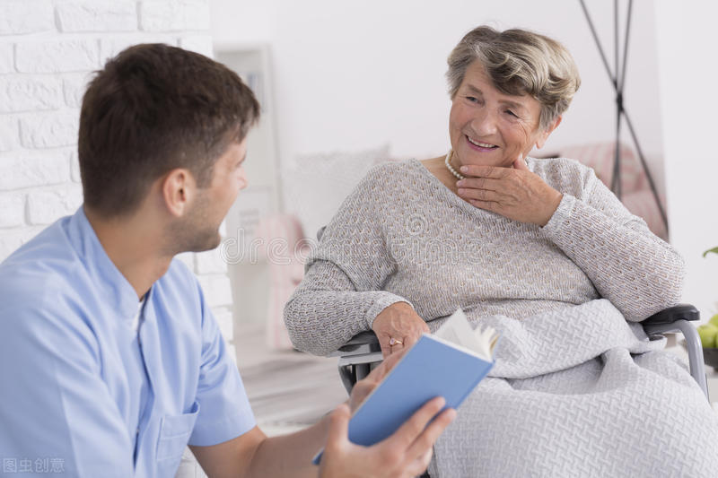 护士和护工专业有区别么,高级养老护理员与护工的区别