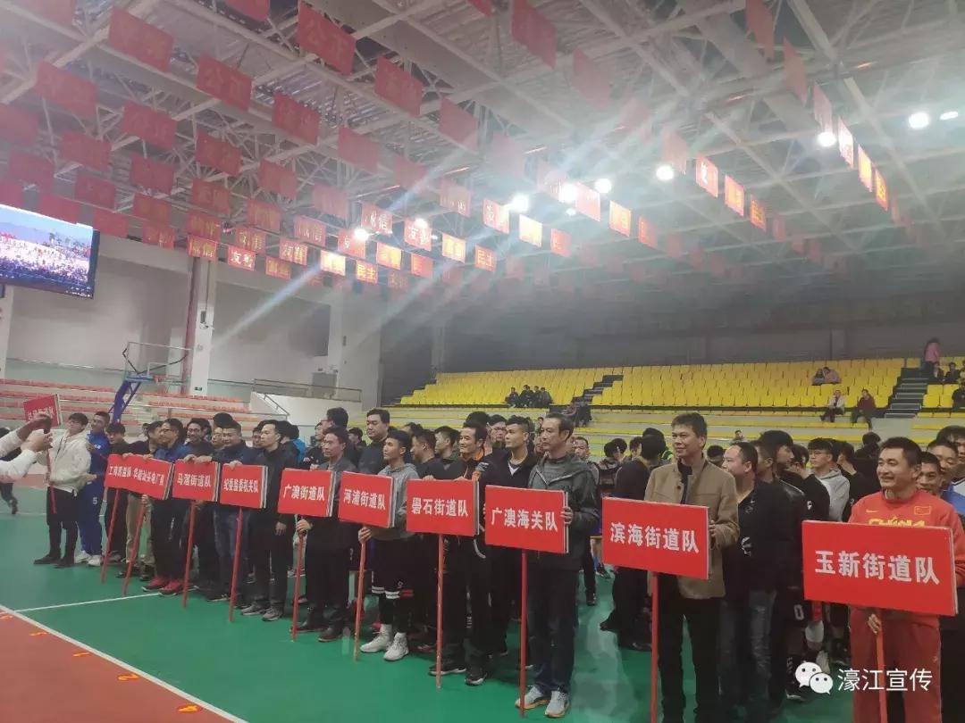 篮球比赛观众沸腾,球赛全场沸腾