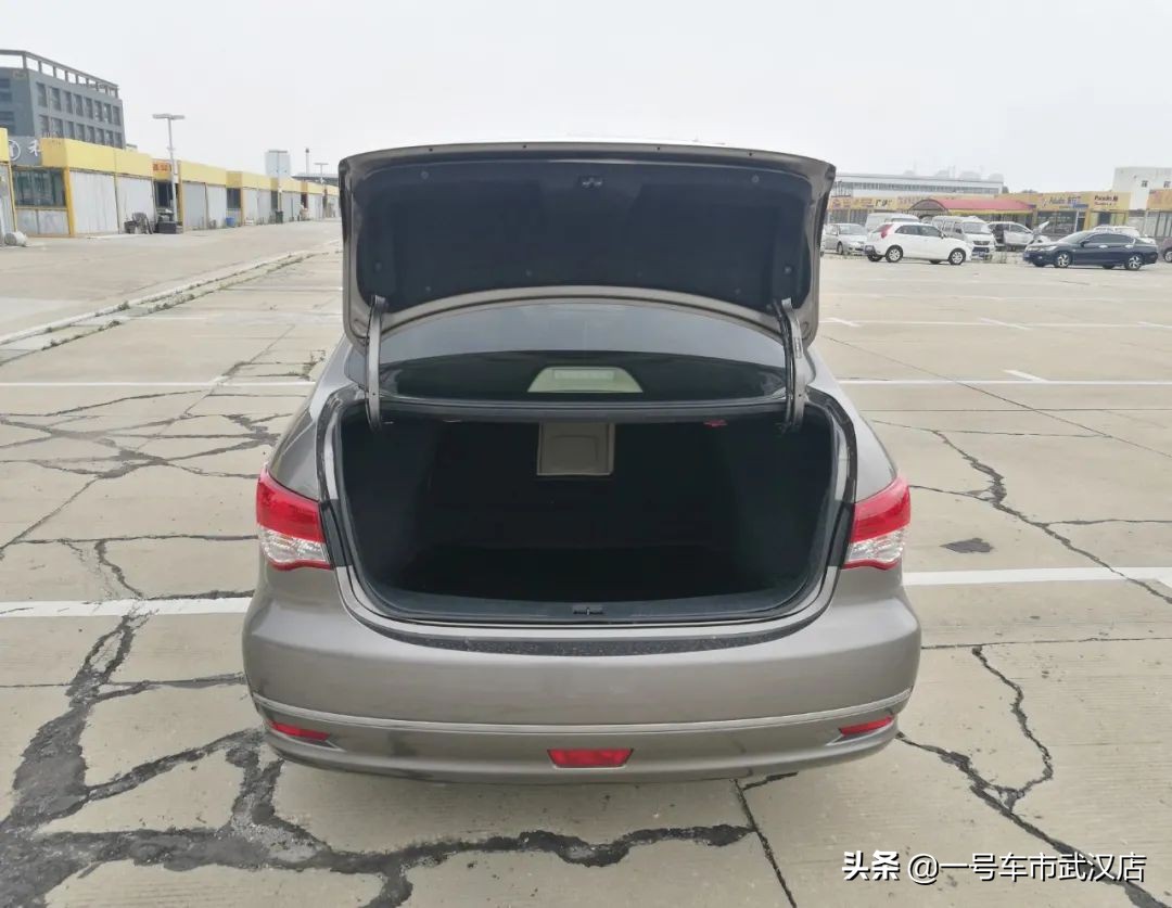 日产轩逸2012款1.6自动xe二手车检测,2012年尼桑轩逸白色1.6自动豪华版