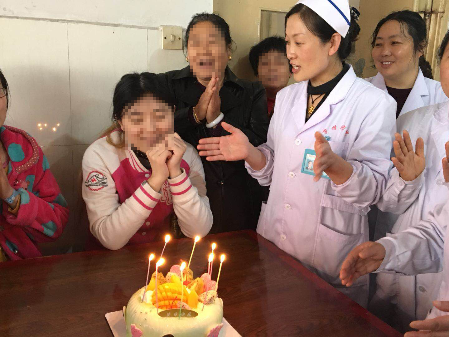 绮剧鐥呭尰闄㈢殑鐧借。澶╀娇,绮剧鐥呭尰闄㈢殑娓╂殩浼樼浜嬭抗