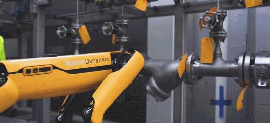 连拆弹、监控、拉黄包车都会，还有什么是这条机器狗不会做的？