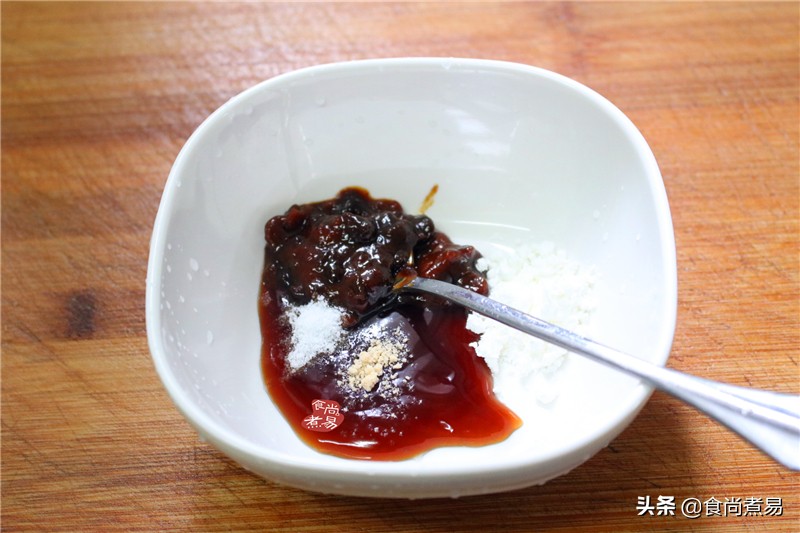 用这方法酿苦瓜，特简单，蒸一蒸浇点汁就起锅，香糯回甘不上火