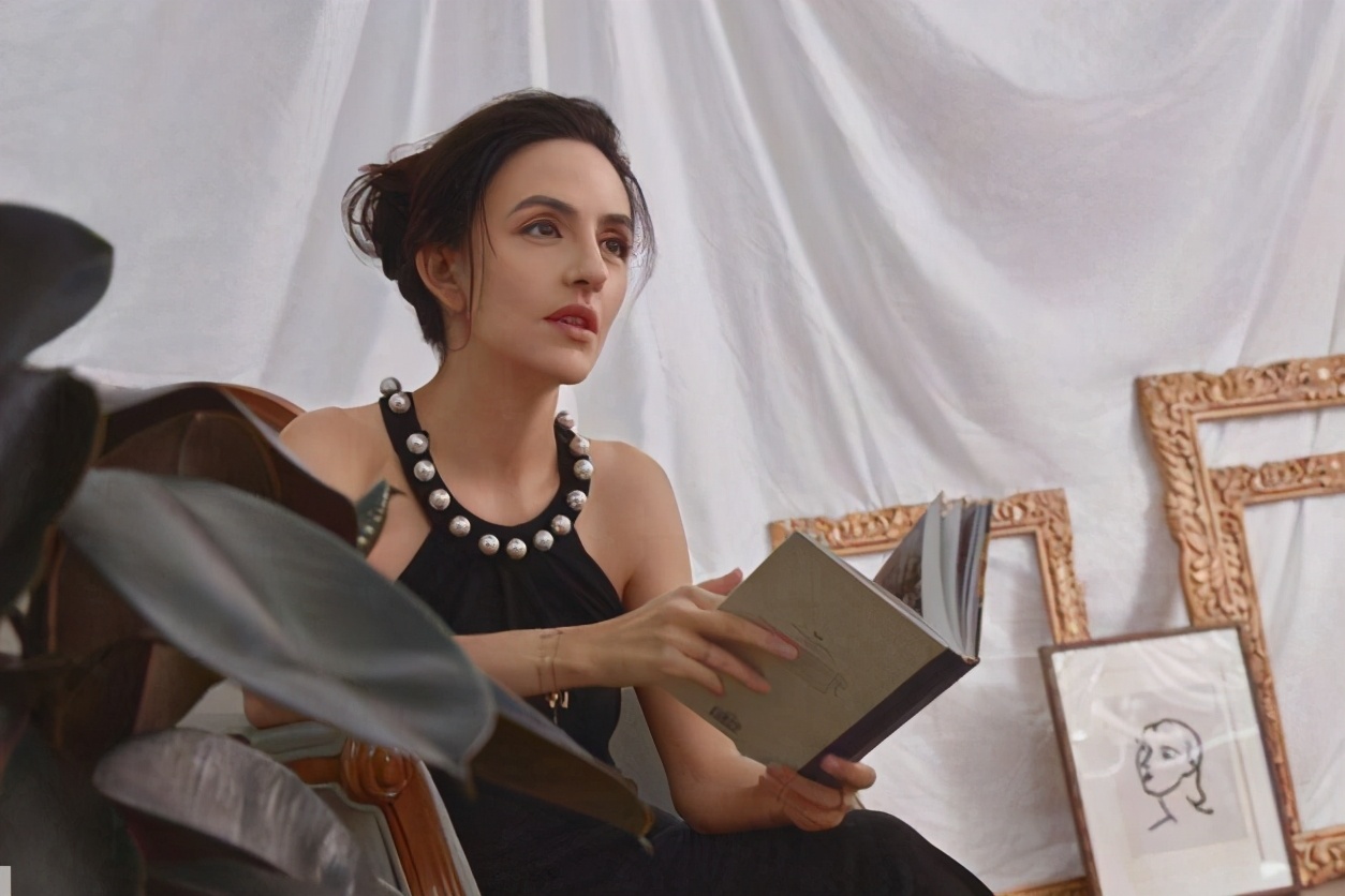 刘烨混血儿女变化大，儿子帅气女儿腼腆，法国妻子傲娇美丽似贵族