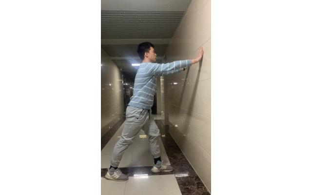 鞋子内侧磨损,鞋子后脚跟内侧磨损