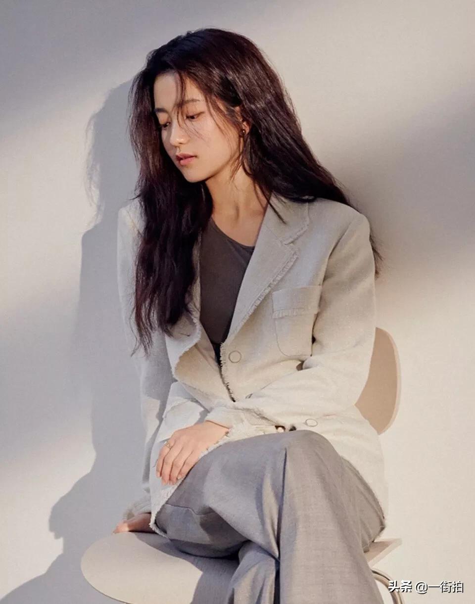 金泰梨齐刘海造型拍写真,金泰梨帅气写真