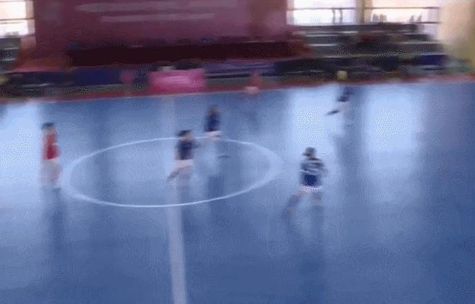 五人制裁判基本哨声及手势,足球五人制裁判规则及手势