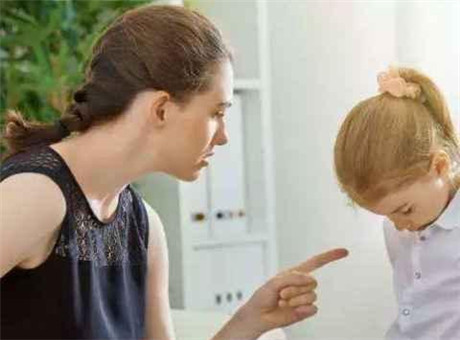 “我笨还不是因为你骂的”越骂越笨原来是真的丨看看专家怎么说