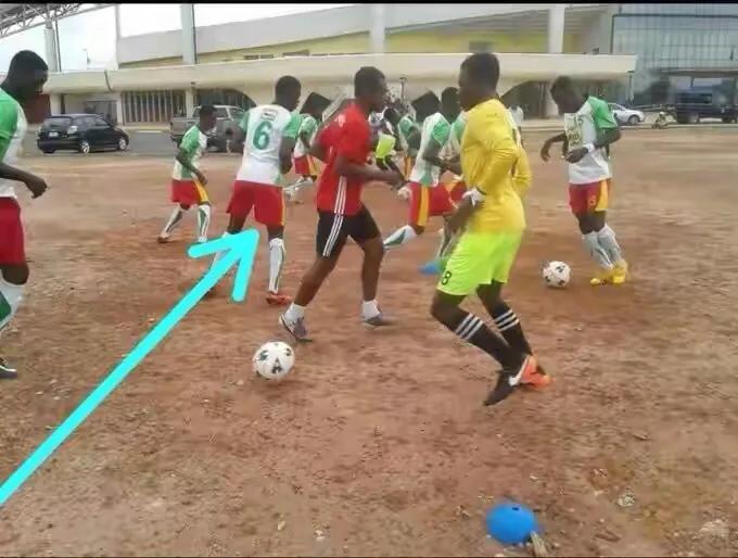 1月的他在加纳高中踢球；11月的他在慕帅麾下替补出场，一战成名