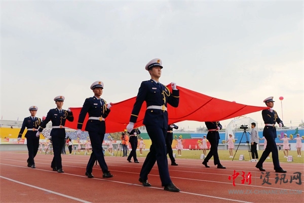 864名金明少年倾情演绎足球操为十运会和祖国生日深情献礼