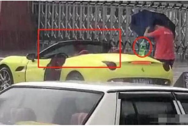 开480万法拉利接孩子放学被骂炫富,男生开800万法拉利