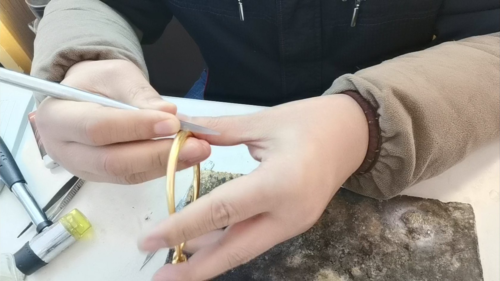 清洗黄金镯子会掉克数吗,怎么修复变形的黄金手镯