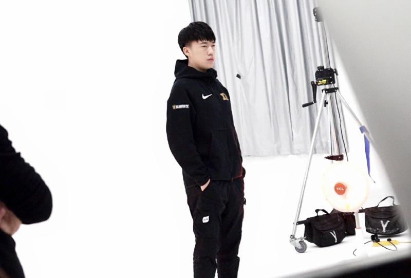 小虎给rng上单留了纳尔,小虎rng练习纳尔纪录片