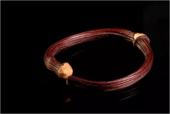 鸡血藤手镯是什么东西制作的,鸡血藤手镯用的是根部还是枝干