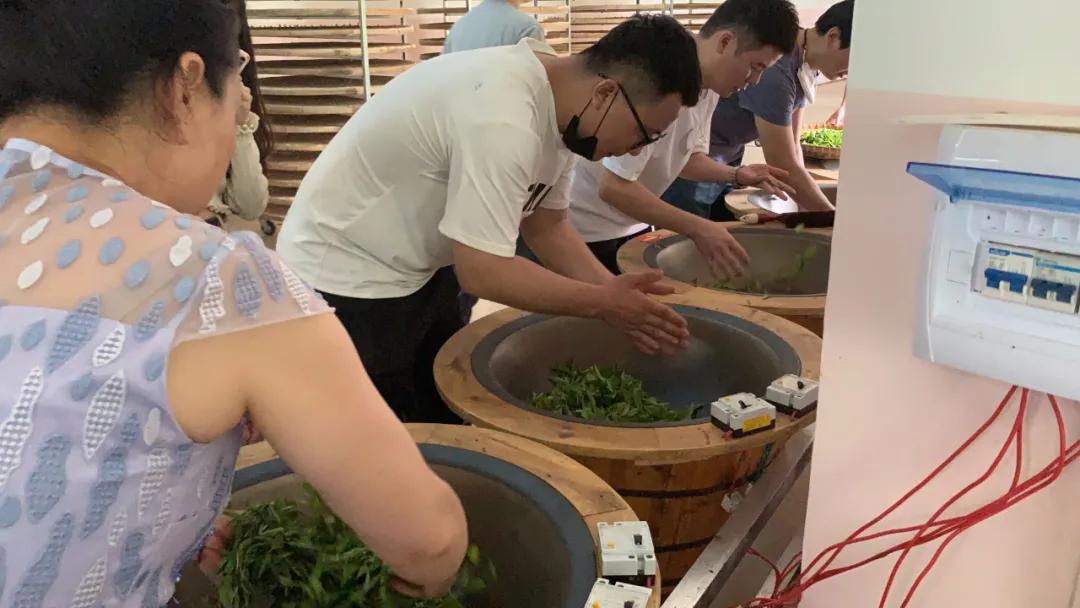 这帮人五一用爱心启航，一起为广西凌云大山的孩子点燃艺术之梦！