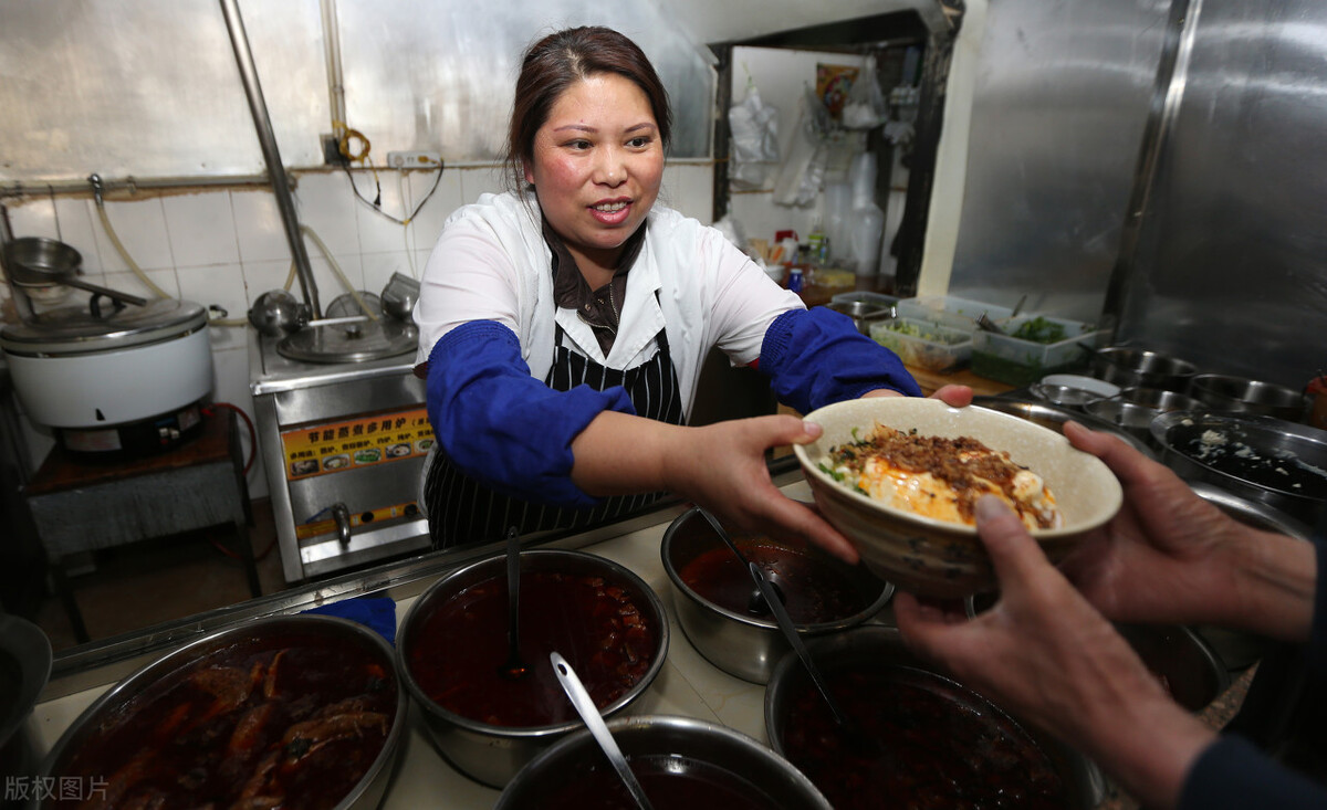 300箱酒加1000块钱，送一辆车，本以为是青铜原来是王者