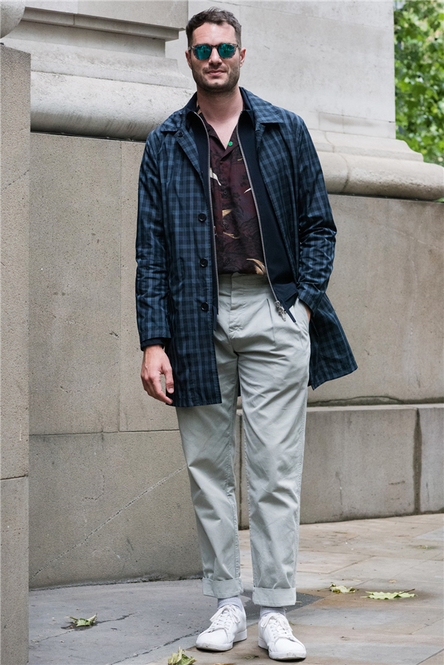 男人过了50岁，如果不差钱建议多穿这3种裤子，时髦体面不显老