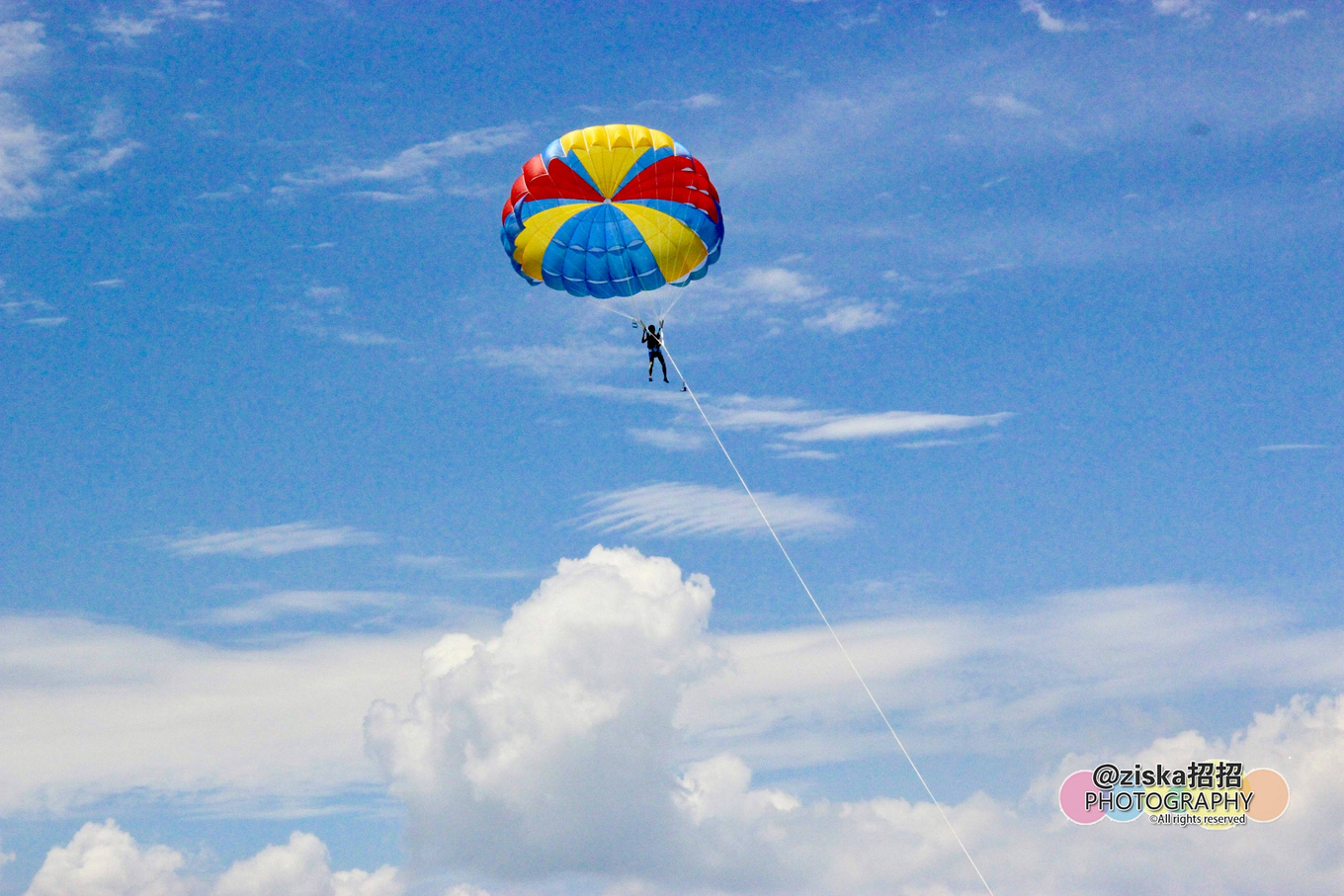 杨紫给李现分享旅游景点,现实生活中李现和杨紫到三亚旅游
