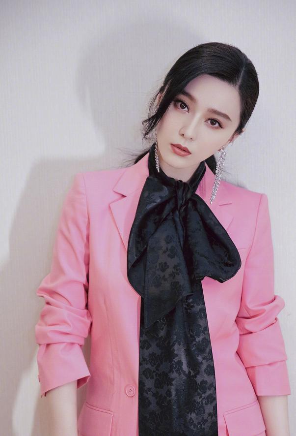 范冰冰穿亮片西服套装,范冰冰穿高定服