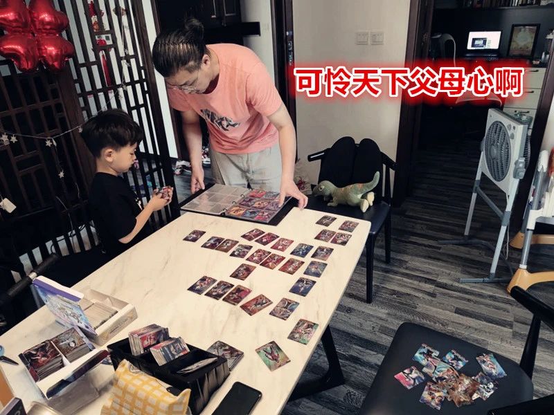 奥特曼卡片是雷霆还是黑钻版,奥特曼卡片到底要不要买呢