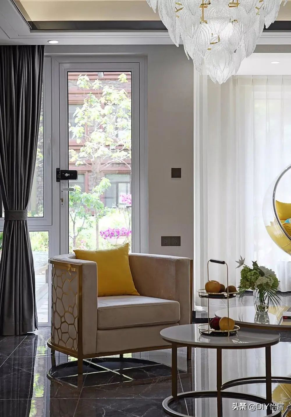 DIY怡居｜精致时尚轻奢风复式大宅，负一层的阳光房太太太美了