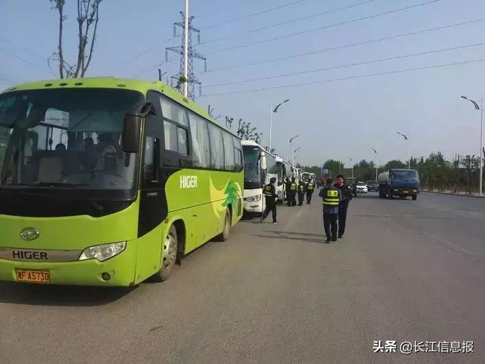 岳阳720多名小学生春游，20台车14台被扣