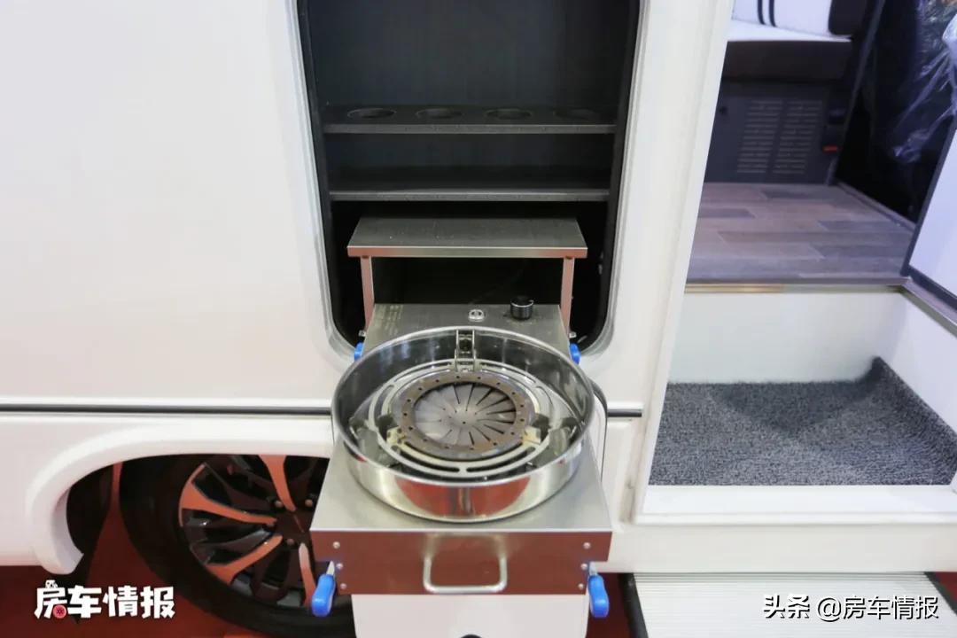 家用商旅两用房车柴油四驱版,福客特猛虎3.5四驱柴油房车