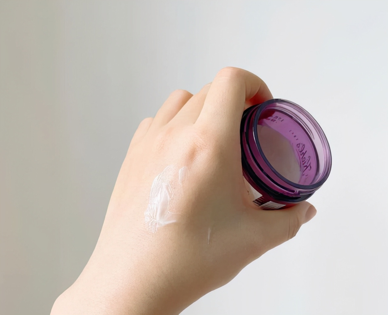 香奈儿的金砖面霜好用吗,雅诗兰黛紧致淡纹面霜