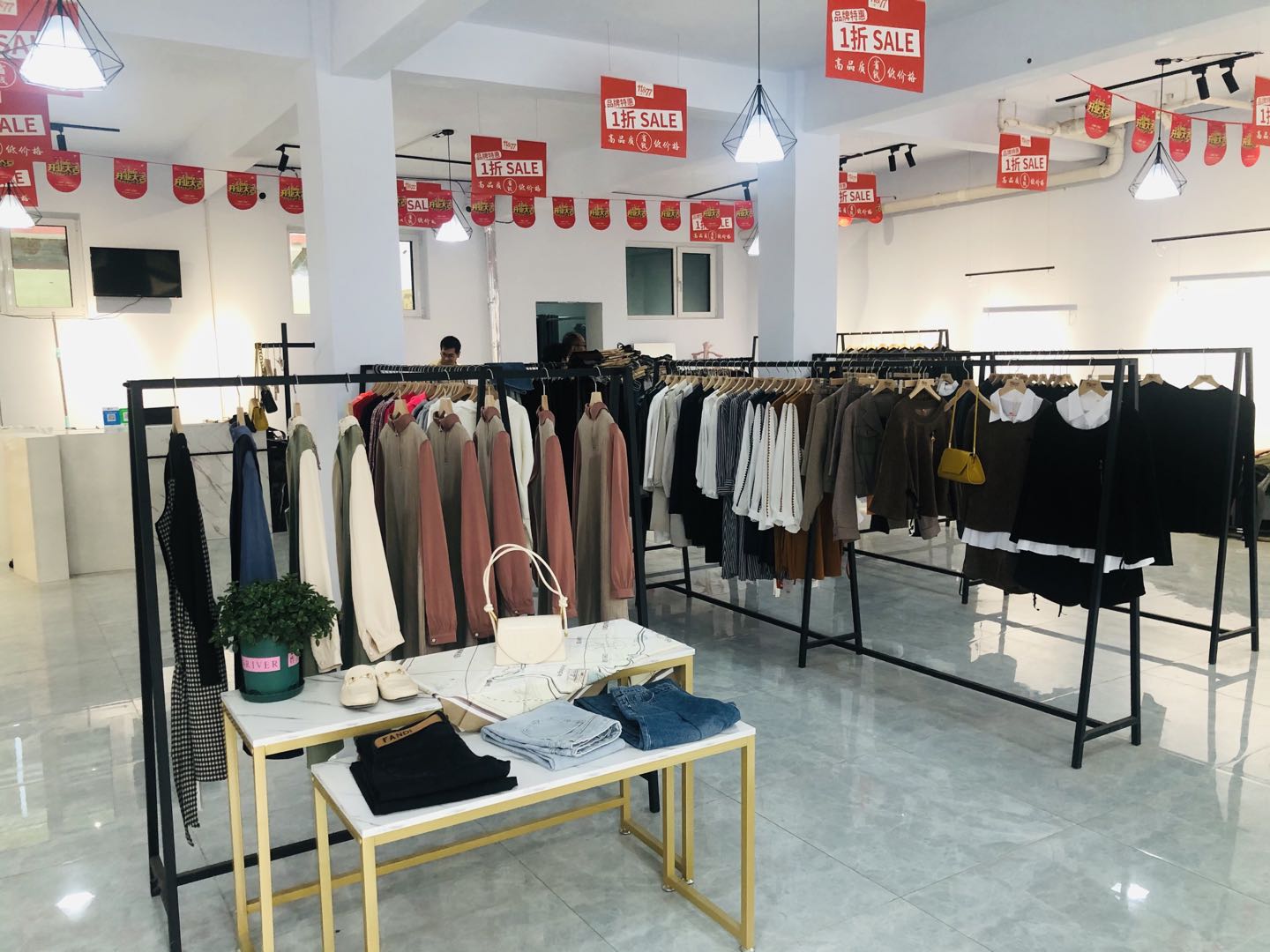 服装实体店压库存怎么办,服装批发怎么避免压货