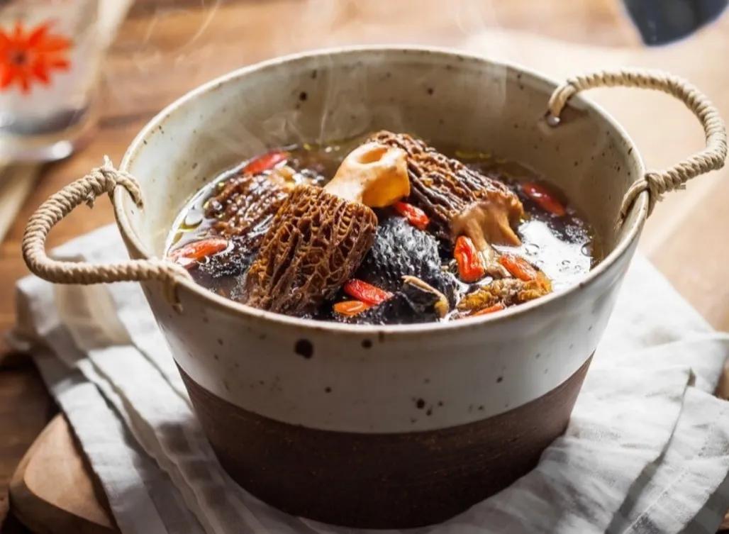 羊肚菌好吃又好看的做法,羊肚菌的四大名菌养生煲