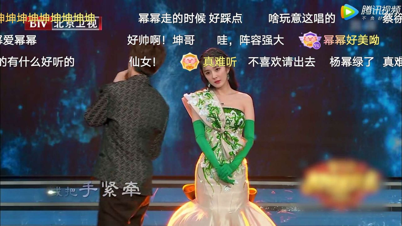 北京春晚杨幂走秀,杨幂春晚走秀高清图片