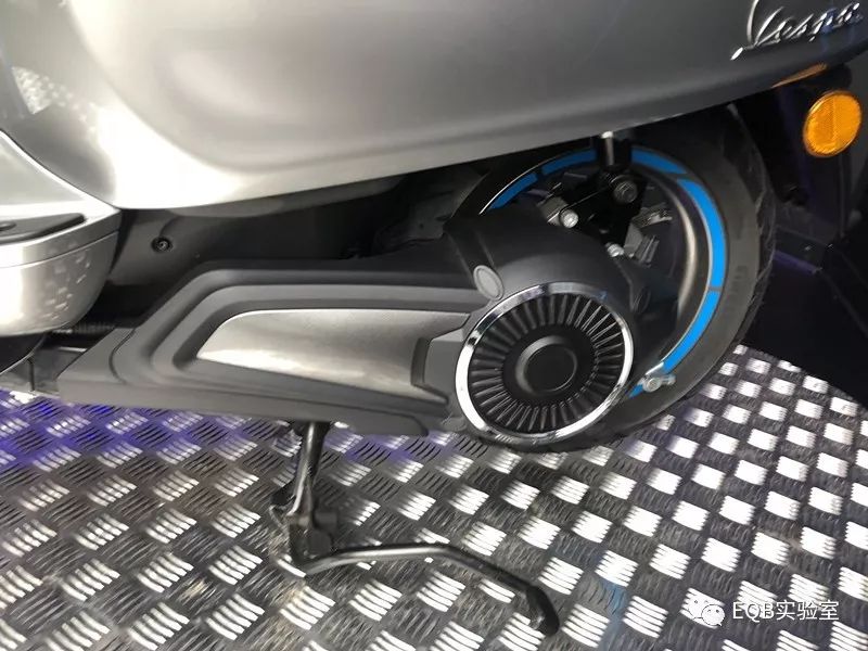 「米兰展独家」弯的电池？可当作充电宝的电池？外国人真会玩！