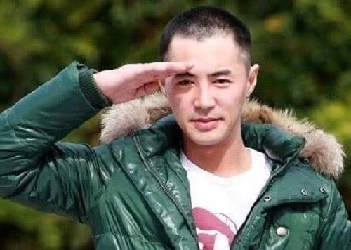 适合头发稀少的发型男生,头发稀少男生怎么弄