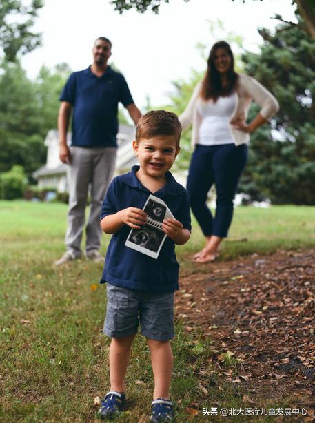孩子眼神不与人对视就是自闭症吗,3岁轻微自闭症孩子说话视频