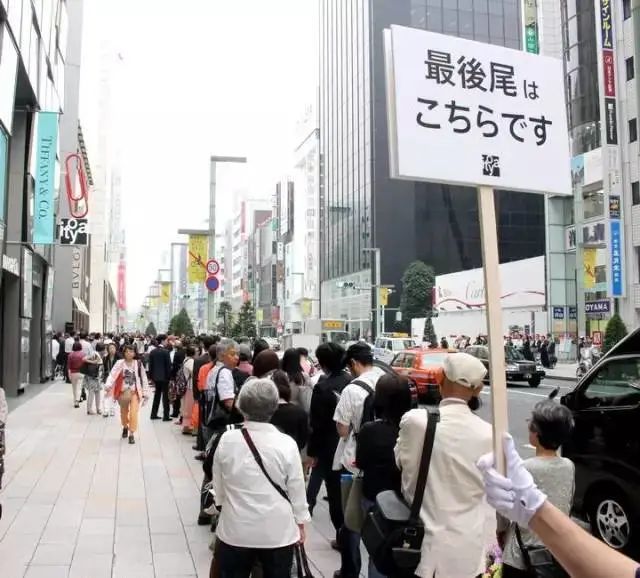 现在，全靠霓虹文具给我带来工作归属感