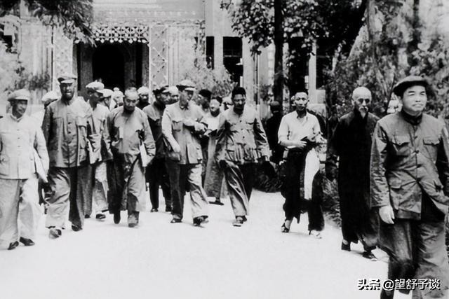 美方跨过了三八线,要不要援朝?总理下令:“立刻把彭老总接来”