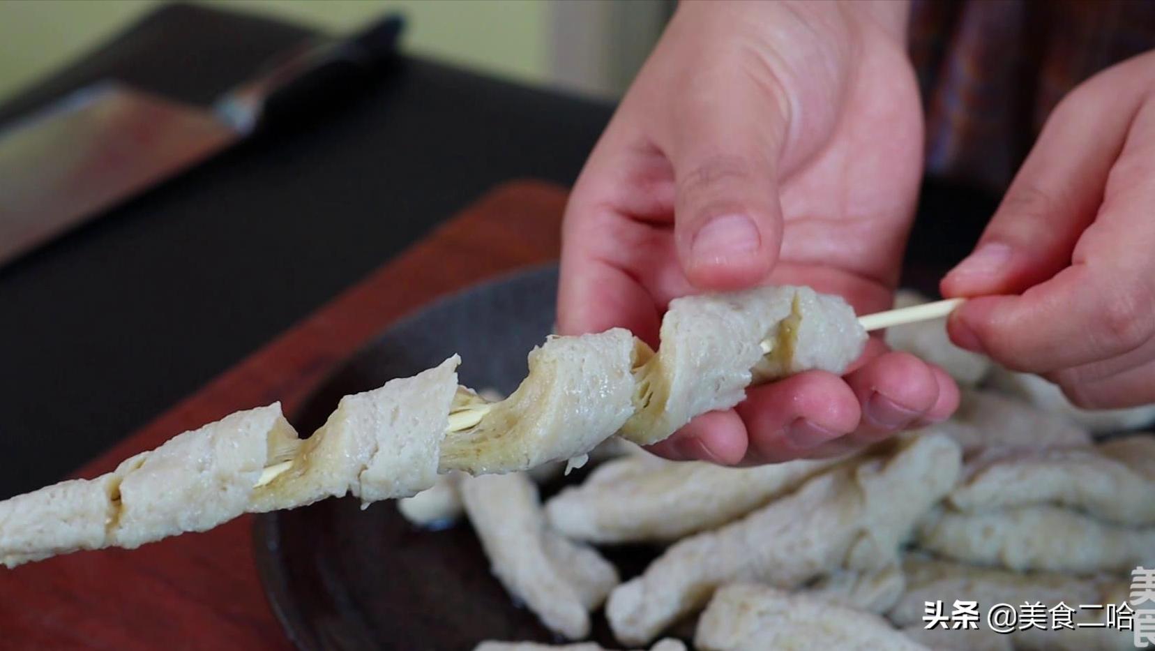 自制烤面筋:半斤粉能做30串,劲道麻辣,在家轻松实现面筋自由