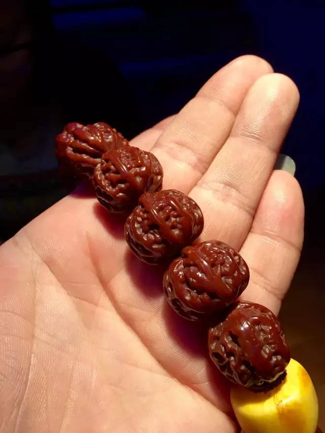 京八棱小核桃纹路和尺寸哪个重要,1.8尺寸野生小核桃手串