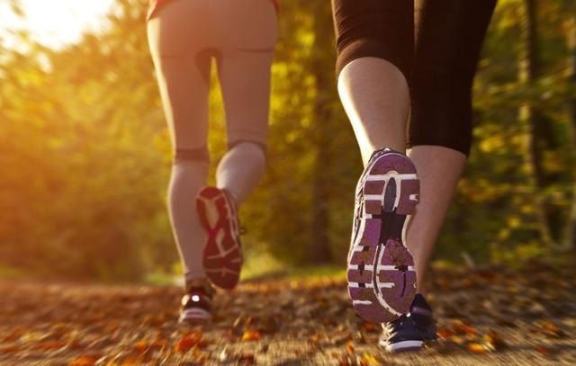 如何跟家长说引导孩子系鞋带,宝宝不会系鞋带妈妈教给他系鞋带