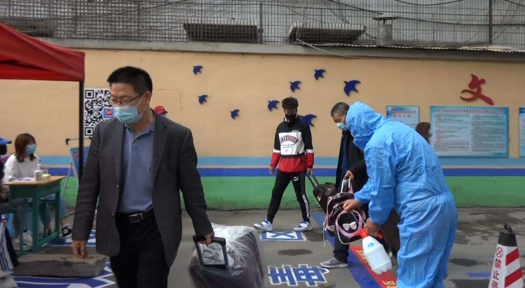 阴阴夏木夏花灿，温馨求实迎生归！——铁岭市求实小学六年级返校微记