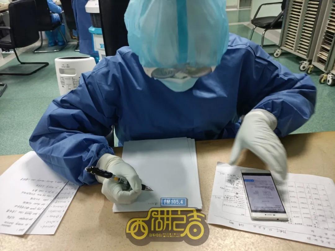 杭州90后护士小哥哥在武汉成了全科家教!重症小患者每天讨着做他出的考卷……