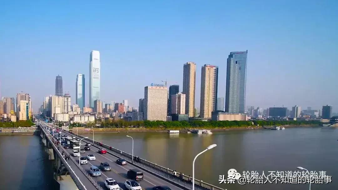 换轮胎神器制作,自制翻旧轮胎神器