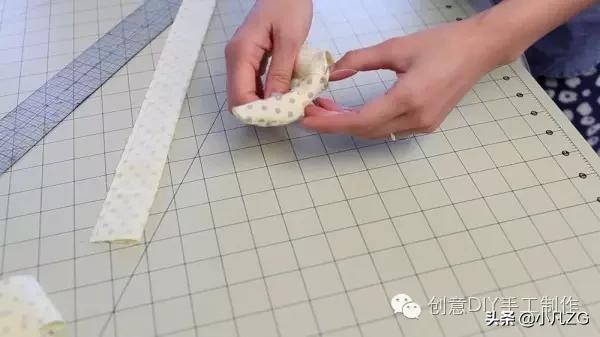 如何用旧衣服做发饰,旧衣服做蝴蝶结发饰